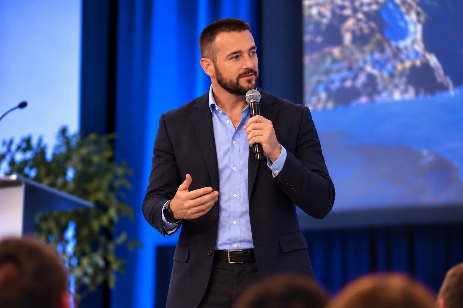 Bruno Quintela speaking on stage